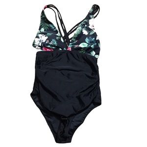 Cupshe One-piece Swimsuit Brand New MEDIUM SUMMER BEACH POOL RESORT NEW